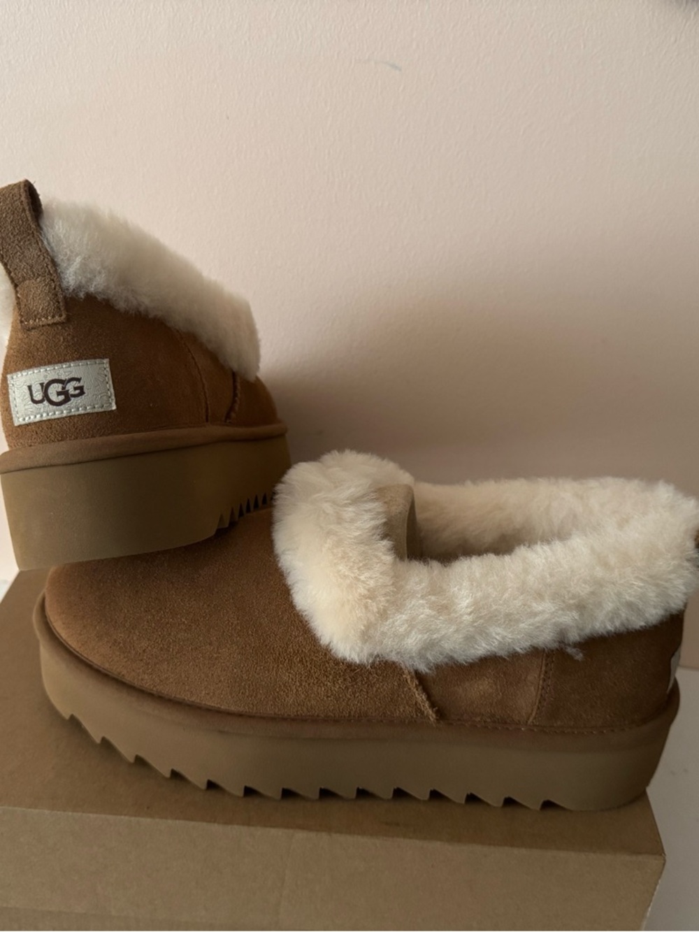 UGG Chestnut Brown Shearling-Lined Slip-On Platform Nita Slipper. Size:10